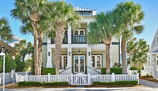 "White Caps Inn" Stunning home w/Private Pool in Carillon Beach. Walk to beach!