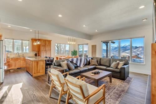 Windriver Hideaway - Private Hot Tub in Eden