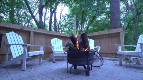 Wooded Riverside Retreat in Waverly