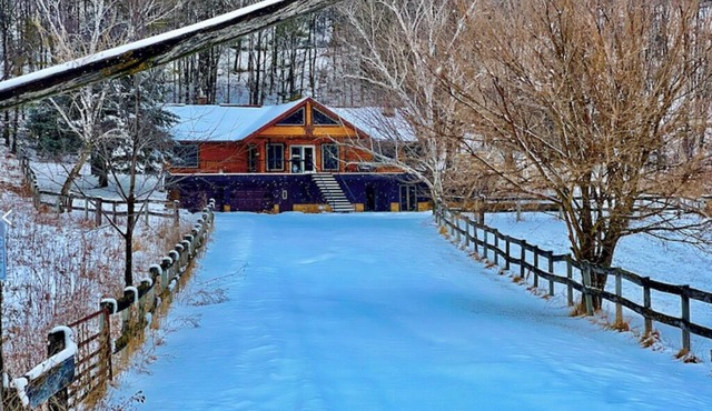 Yellow River Lodge 6-bedroom cabin w/Pool & Hot Tub & Pool Table in Waterville