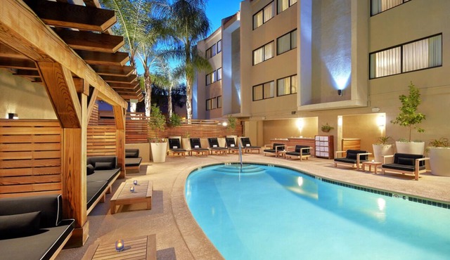Your Ultimate Leisure Stay Near Lake Calabasas Park! 3 Spacious Units, Pool