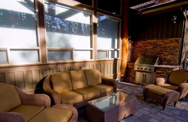 56640 Sunstone Loop | 4 BR / 4.5 BA, Sleeps 10 in Bend