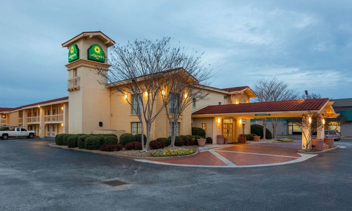 Huntsville Hotel | La Quinta Inn by Wyndham Huntsville Research Park