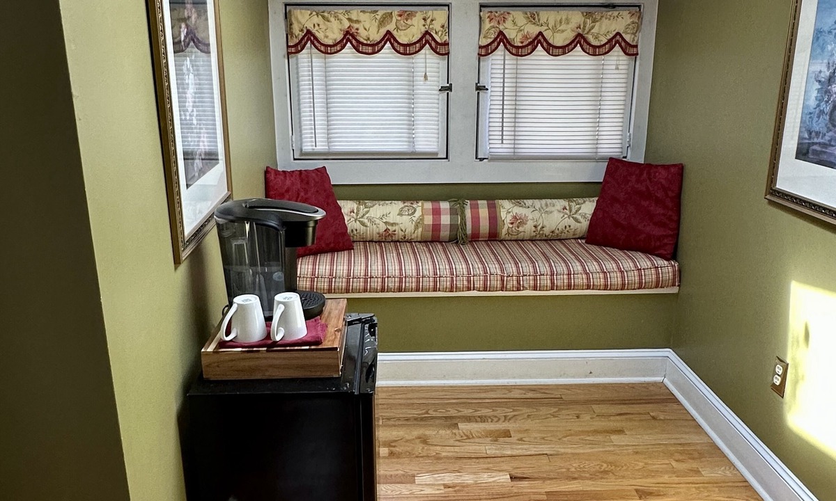 Black Mountain Bed & Breakfast | Red Rocker Inn