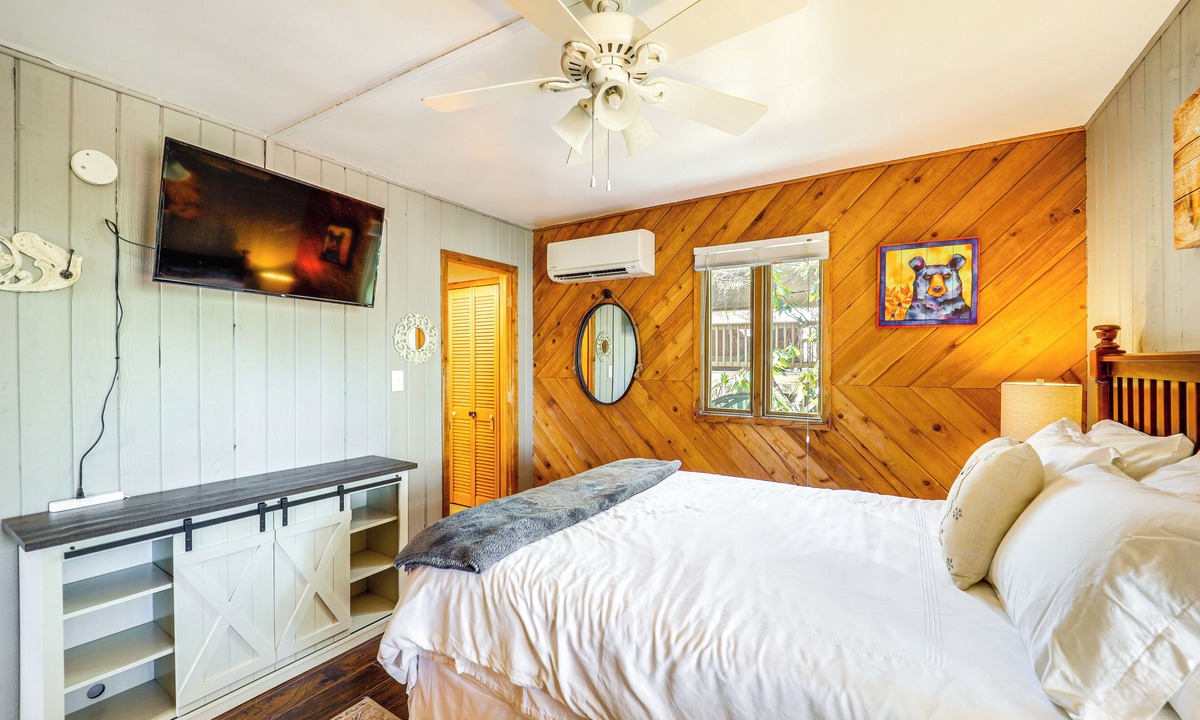 Newland Cottage | Near Lake + Trails: Rustic Newland Cabin w/Deck!