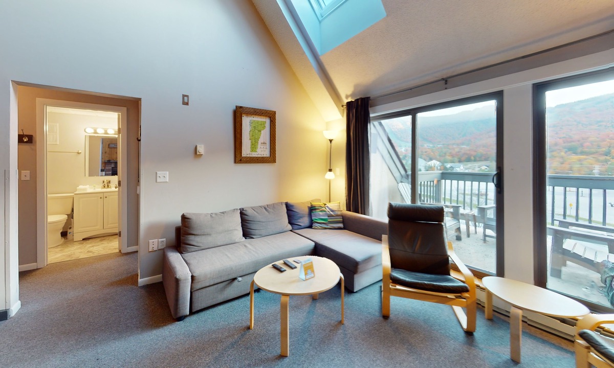 Killington House | Mountain Green Ski & Golf Resort 3-G01 Across the Street from the Lifts