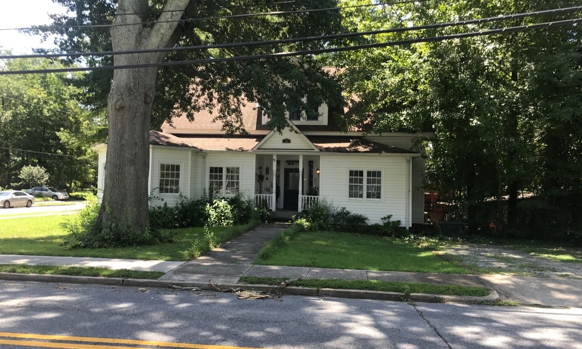 Carrollton Apartment | The Zen-ter BnB Suite #3 in the heart of Carrollton Georgia