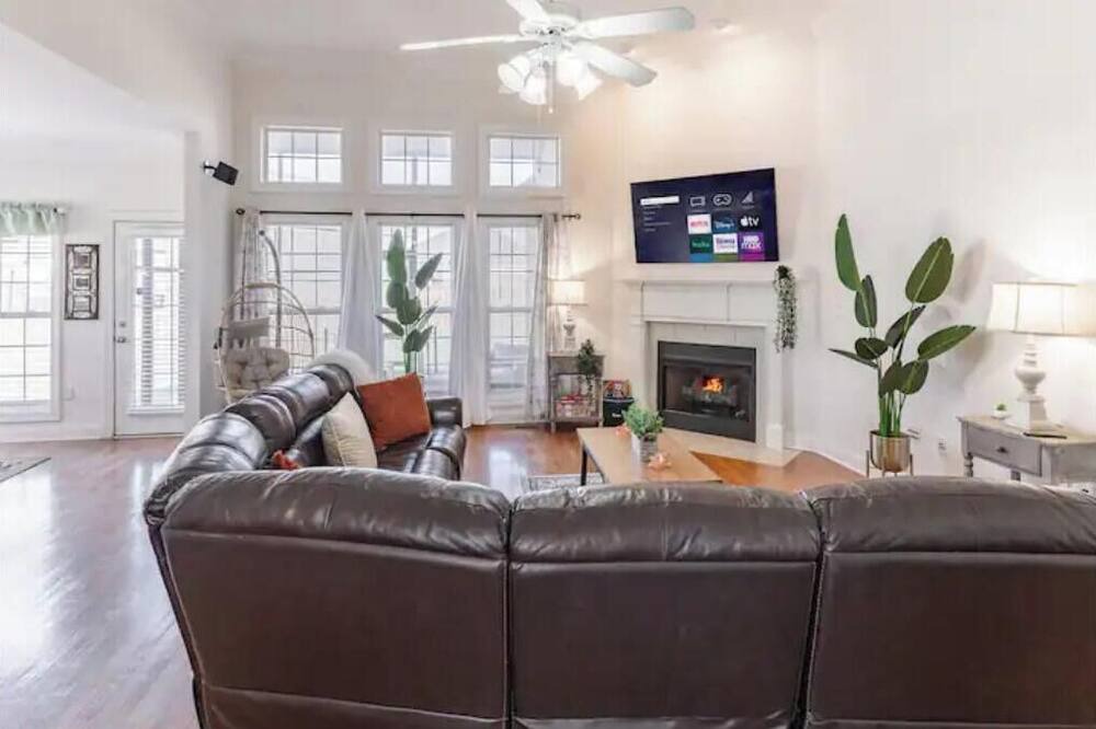 Madison House | Elegant Escape Pet friendly