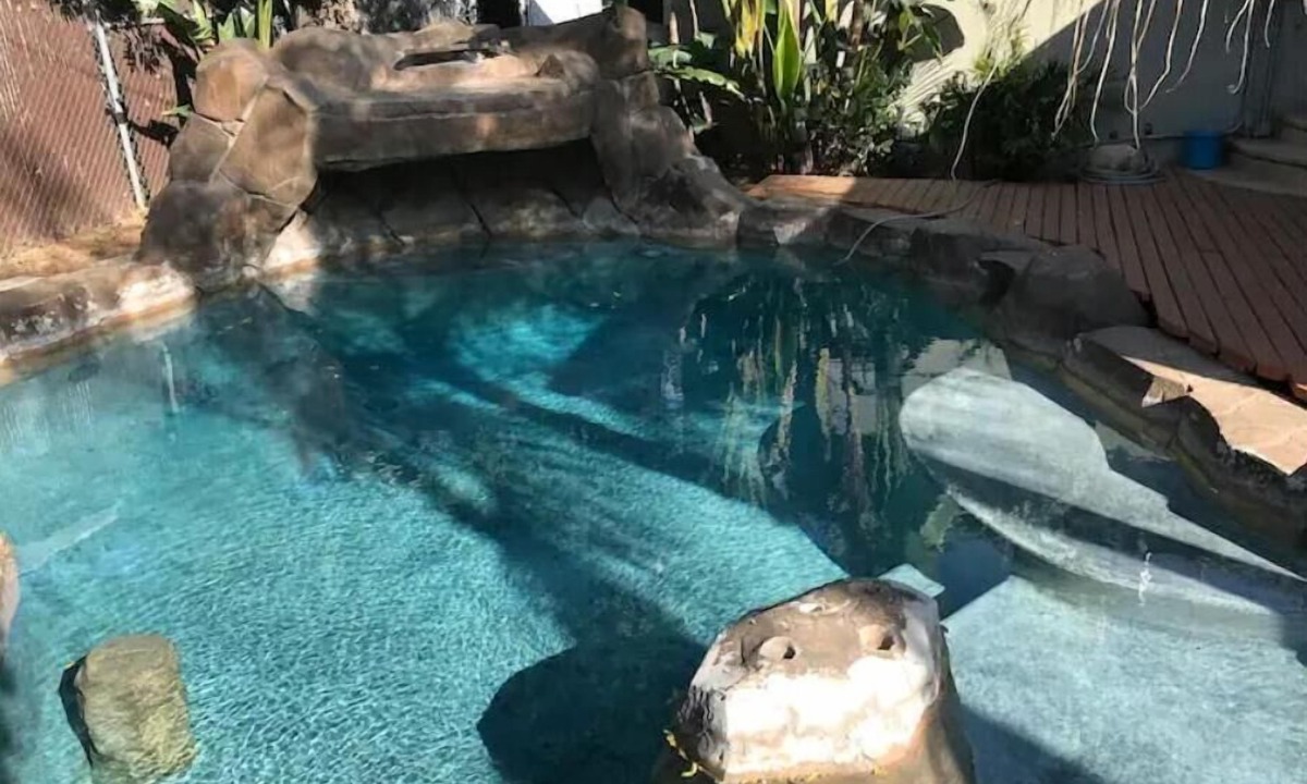 South Redlands House | Tiki jungle
