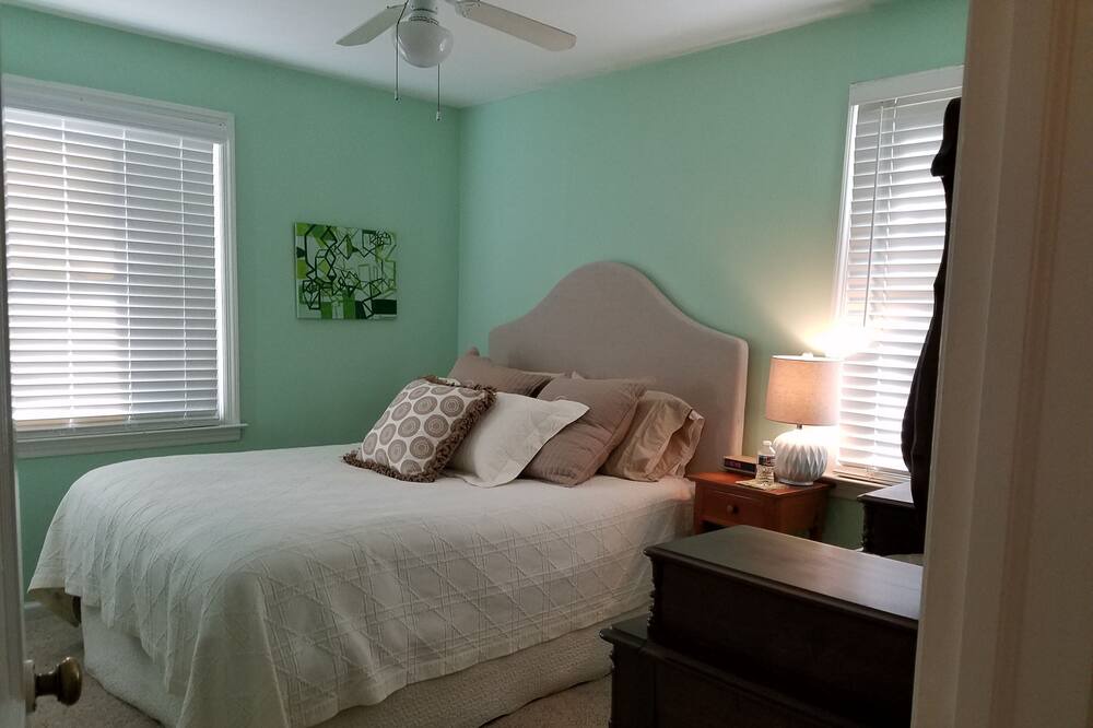 Forest Hills Cottage | Cozy 2-bedroom cottage with WiFi, AC just a mile from the Augusta National