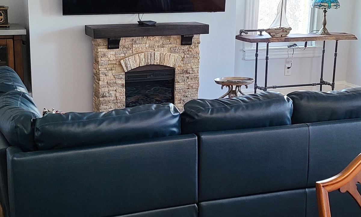 Milton House | Historic home in downtown Milton w/hot tub. Quick drive to the Delaware beaches!
