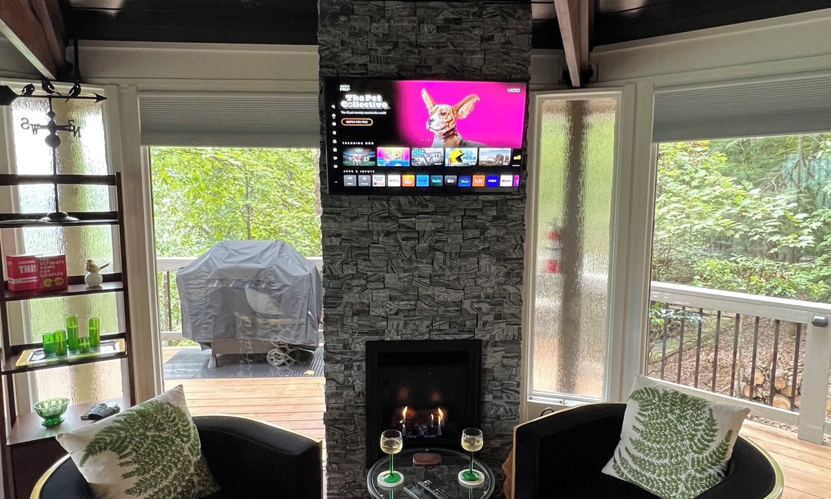 Big Canoe Cabin | Romantic Couples Cabin in Big Canoe, Lake & Mountain View, Hot Tub, Gas Logs
