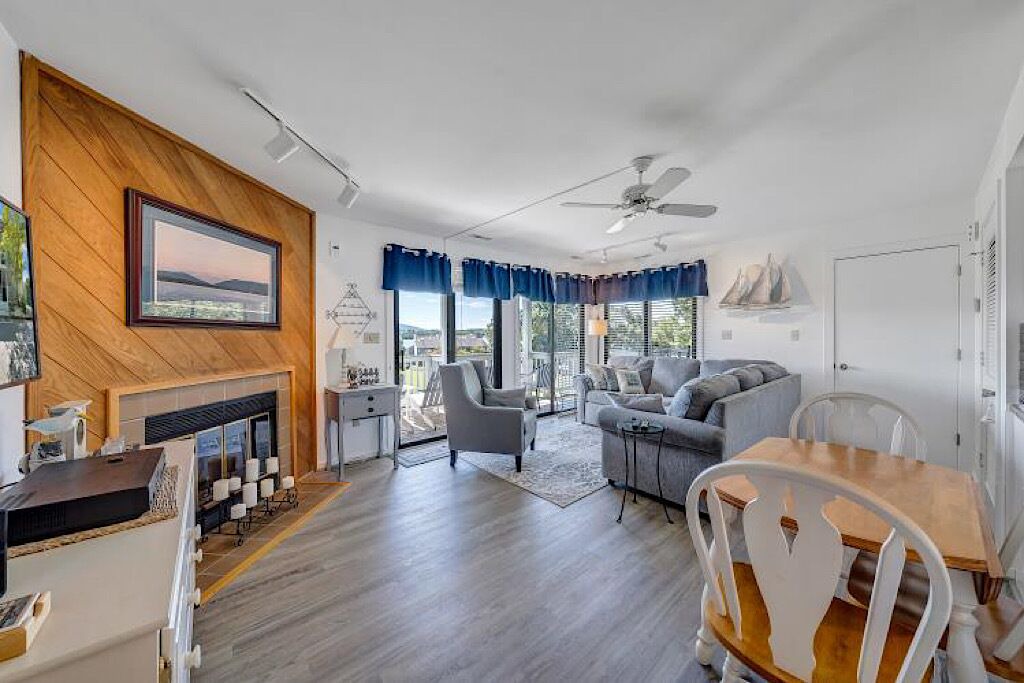 North Shore Condo | Libby's Lake View on Smith Mountain Lake - Inquire about long term rentals!