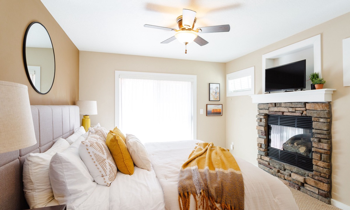Bear Hollow Village House | Family Friendly Retreat for 17 w/Hot Tub & Views - 5 min to PCMR Canyons Village