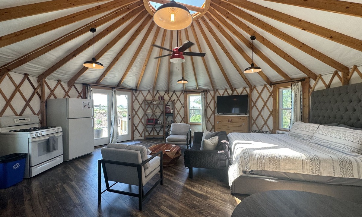 Mill Spring Apartment | Glamping Yurt + Luxury Bath at Serenity Ridge