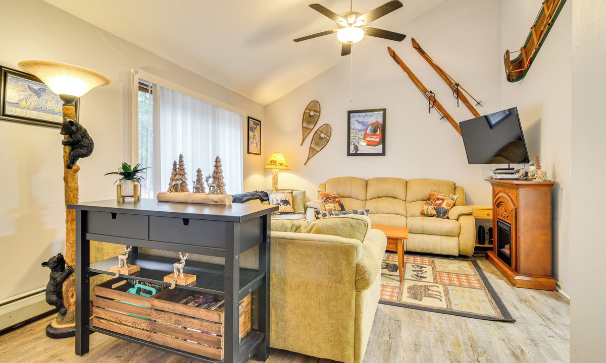 Bartlett Condo | Cozy Bartlett Condo w/Deck & Resort Amenities!