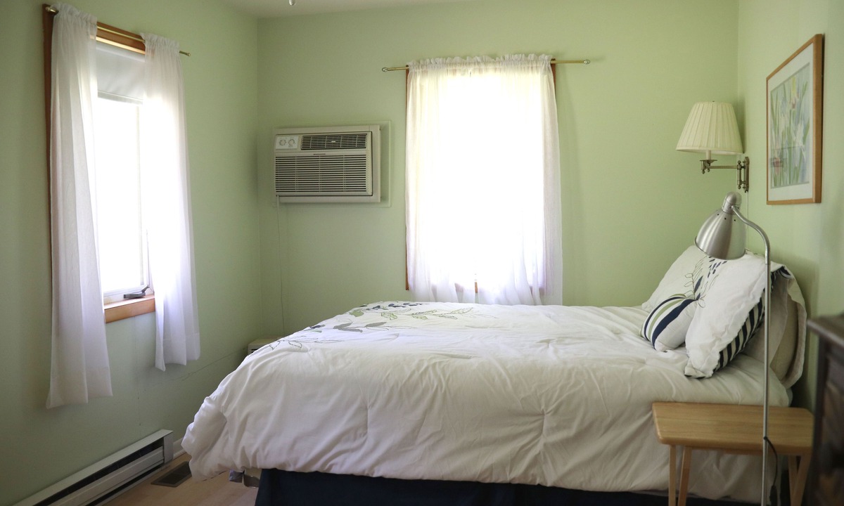 Union Pier Cottage | BREEZY LANE-FAMILY BEACH COTTAGE, SHORT WALK TO PRIVATE LAKE MICHIGAN BEACH