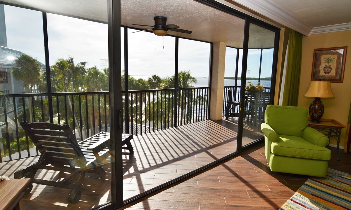Punta Rassa Condo | Sanibel Harbour Resort Bay View Tower 331: Beachfront corner condo with stunning sunsets