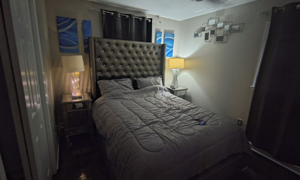 Church Street House | Beautiful Peaceful 4-bedroom house with AC - 10 mins from Downtown