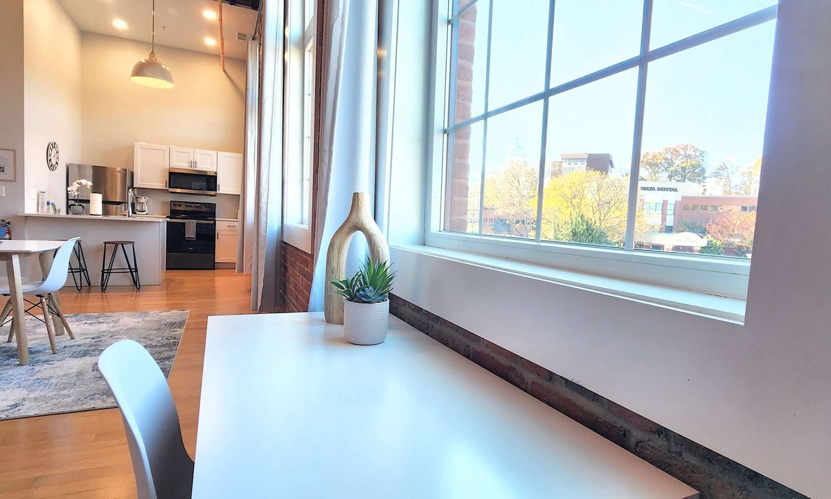 College Hill Apartment | Jennifer’s Penthouse Loft | State House City Views