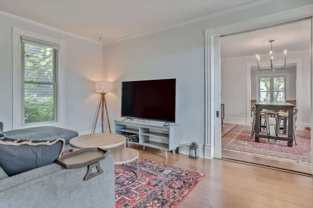 Downtown Minneapolis House | City Oasis Awaits Cozy DT Home With Hot Tub Vikings