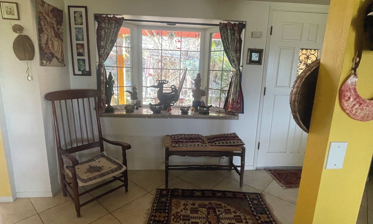 Vista House | Charming 2-bedroom house with WiFi, AC in welcoming Vista
