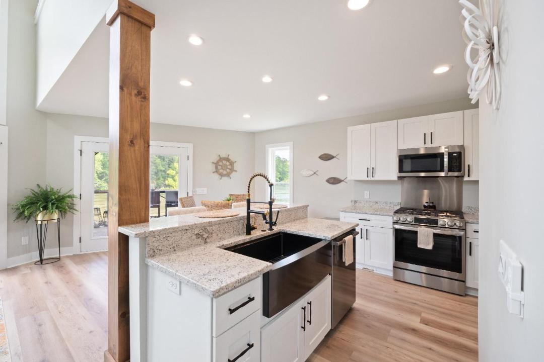 Rhodhiss Villa | River Lofts - Onyx & Catawba Cottages