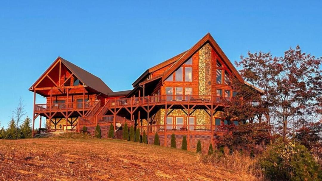 Dobson House | Stunning Vacation Rental for Unforgettable Family Glamping Trips in the Blue Ridge Mountains, North Carolina