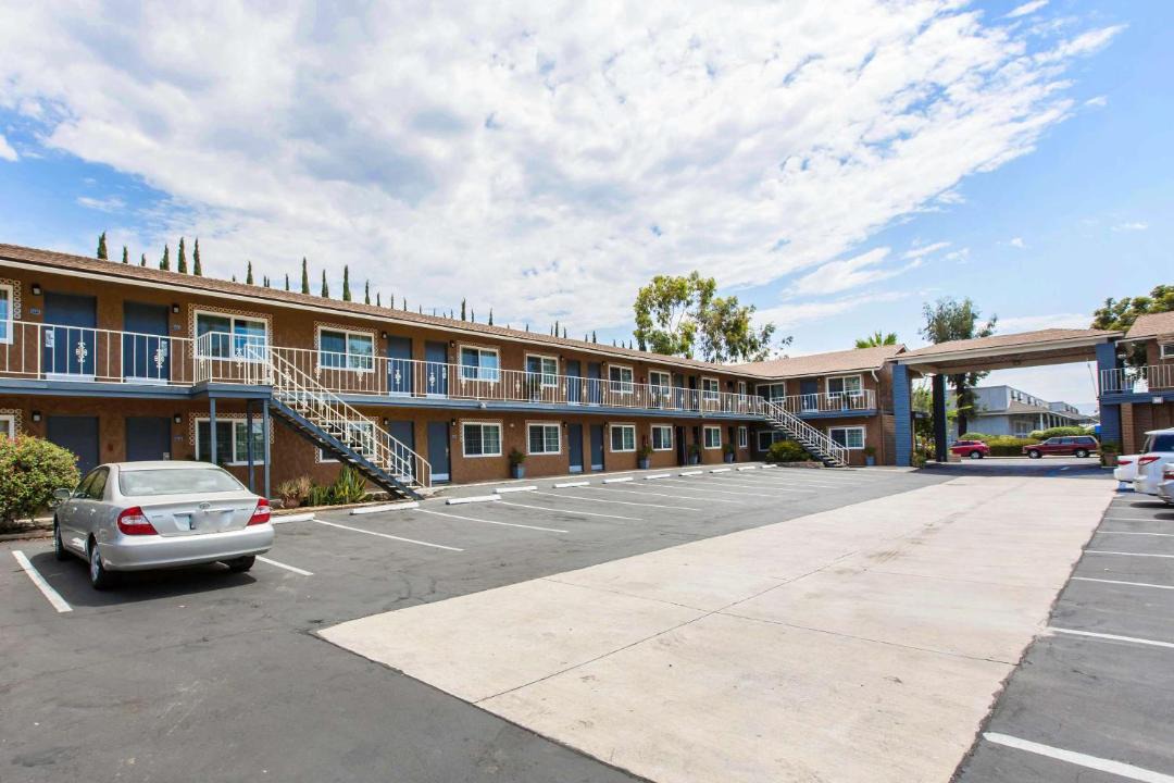 North Broadway Hotel | Rodeway Inn Escondido Downtown