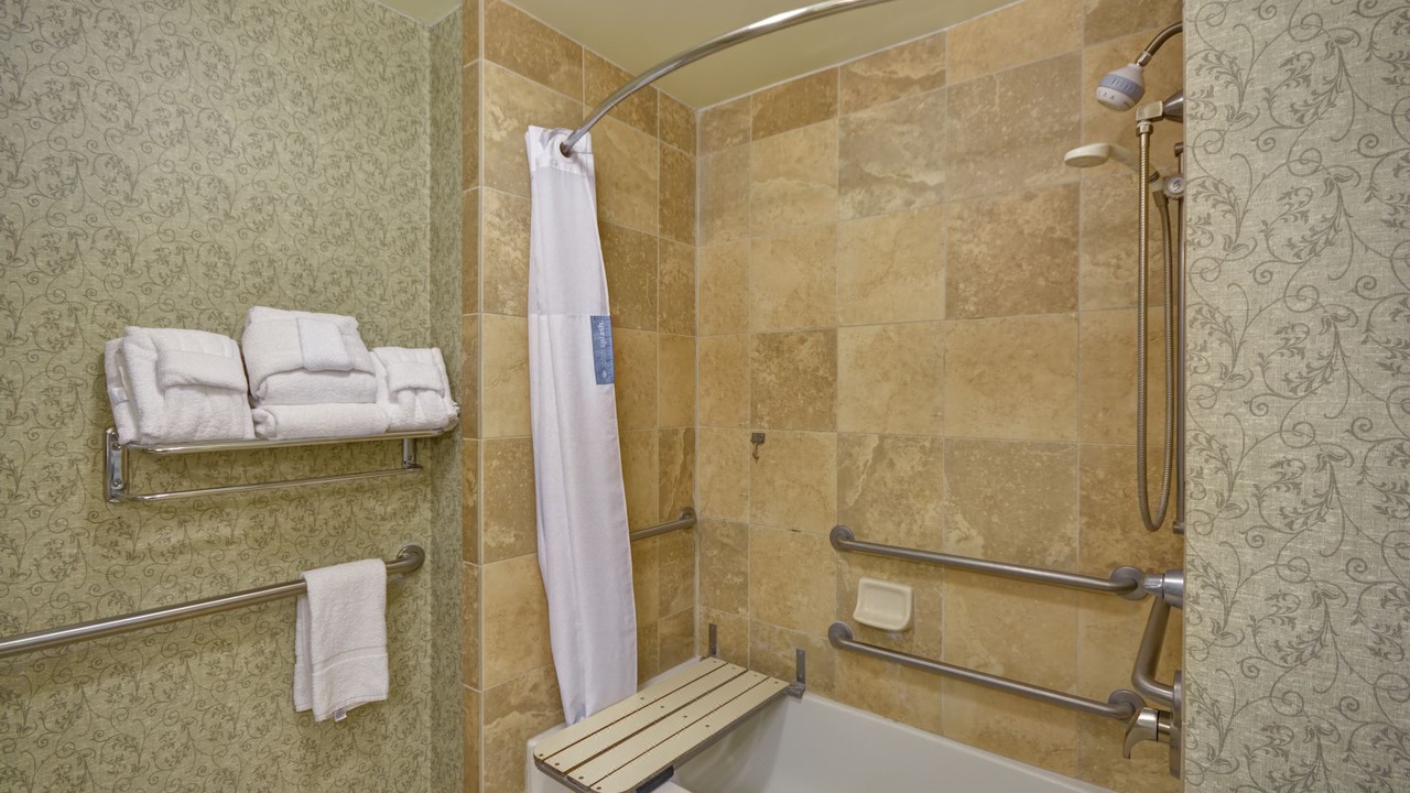 Photo of Bathroom in Yamacraw Village
