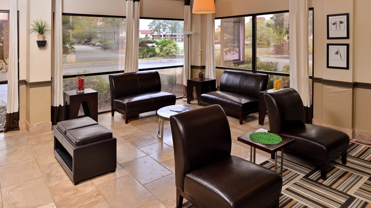 Photo of Livingroom in Dock Junction