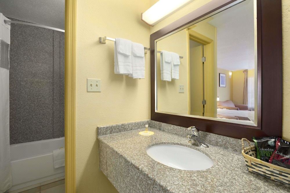 Photo of Bathroom in Dock Junction