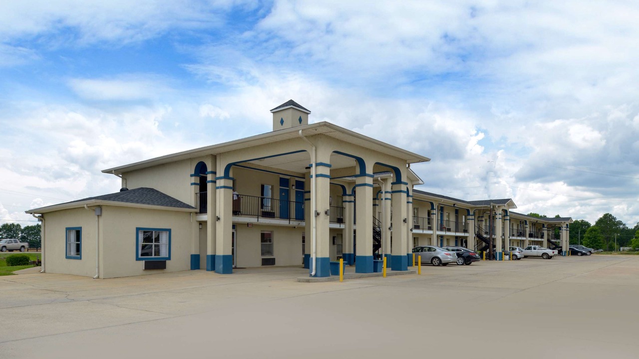 Photo of Buildings in Mexia