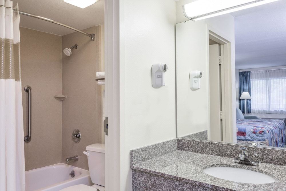 Photo of Bathroom in Fern Park
