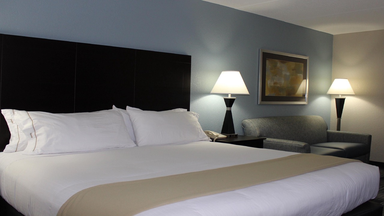 Photo of Bedroom in Forsyth