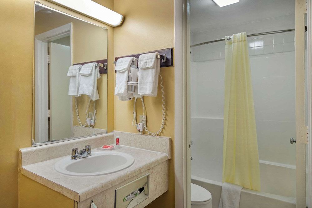 Photo of Bathroom in Union City