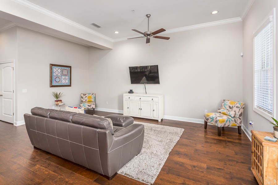 Photo of Livingroom in King City