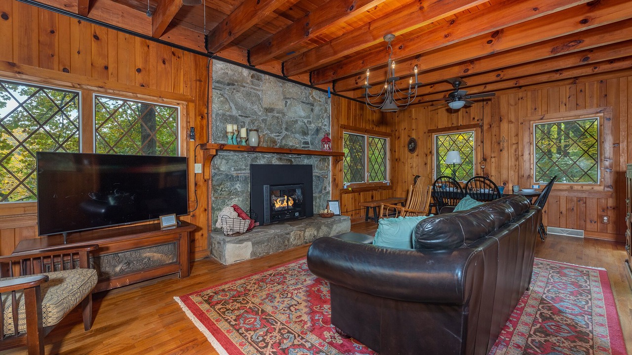 Photo of Bedroom in Spruce Pine