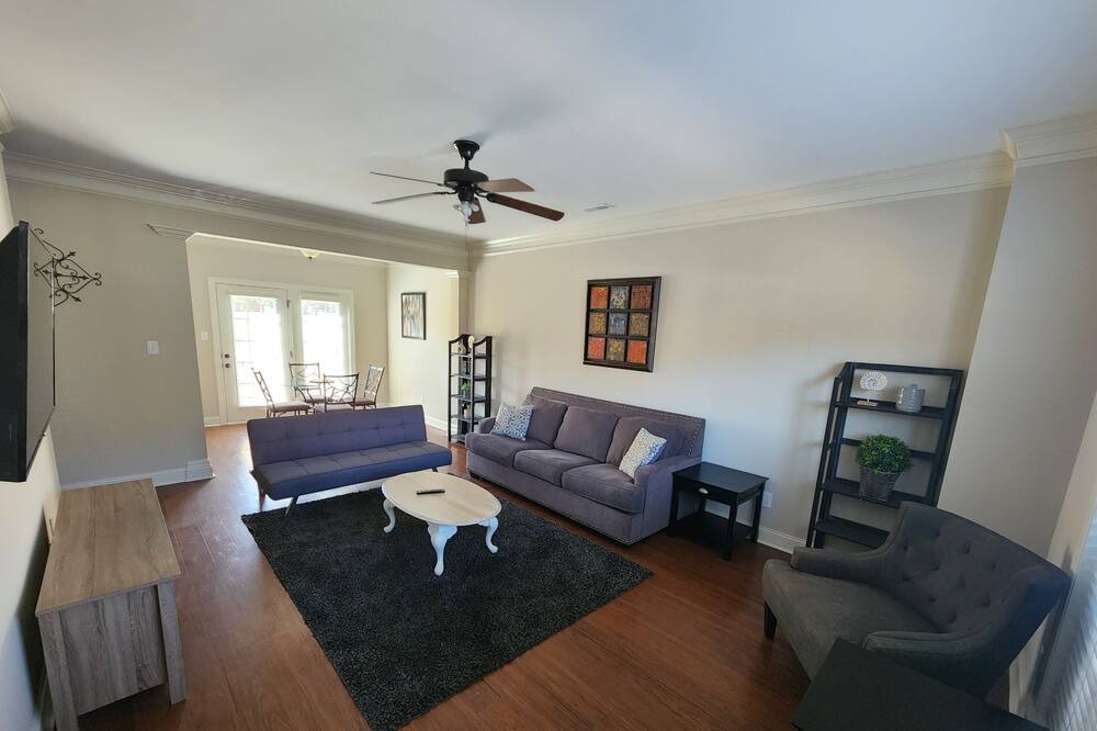Photo of Livingroom in Huntsville