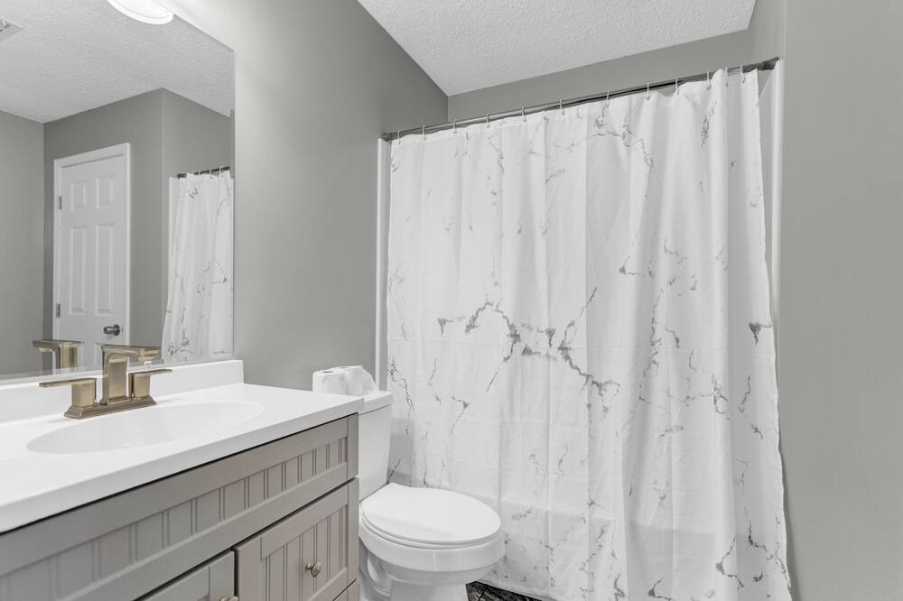 Photo of Bathroom in Morrow