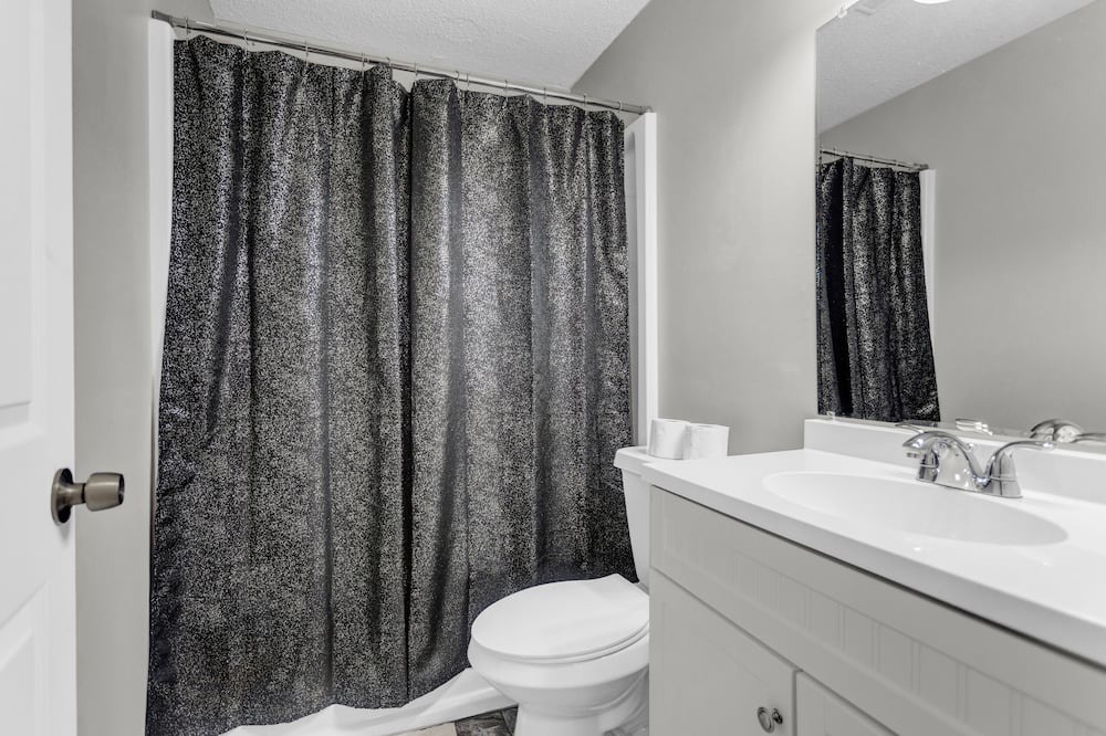 Photo of Bathroom in Morrow