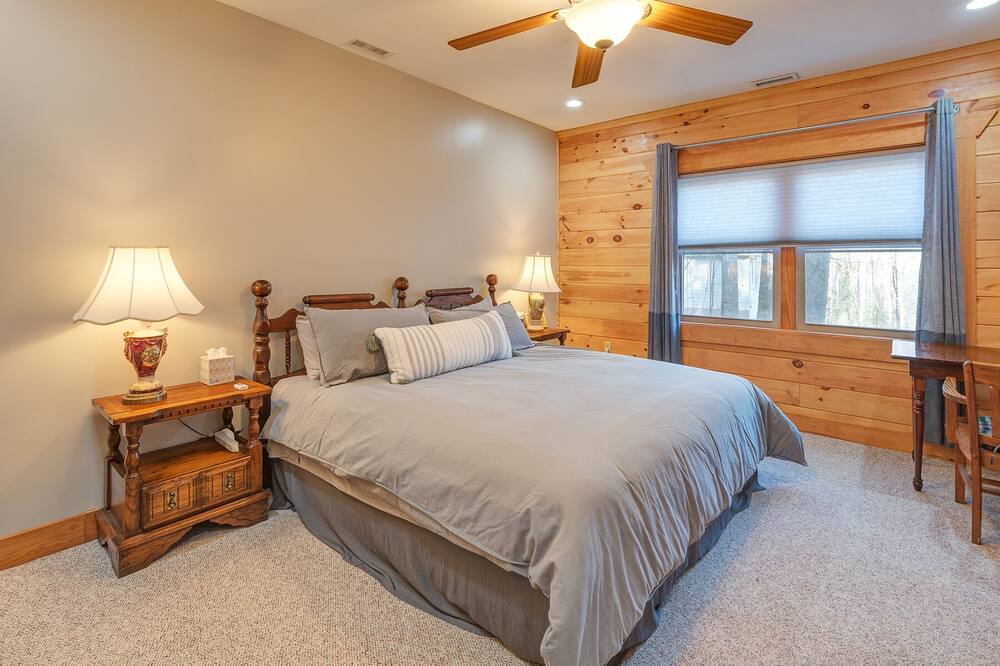 Photo of Bedroom in Maggie Valley