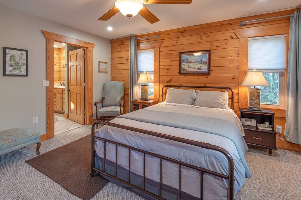 Photo of Bedroom in Maggie Valley