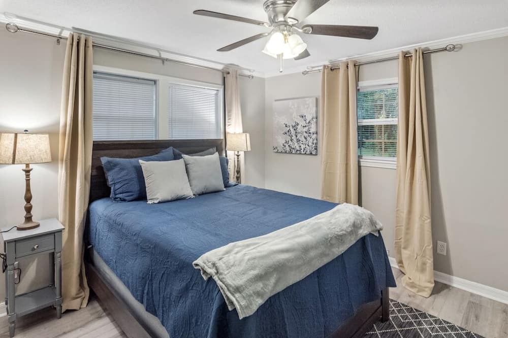 Photo of Bedroom in Saint Elmo