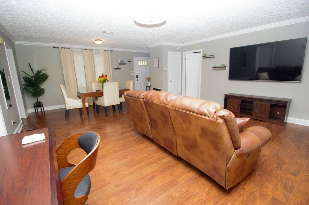 Photo of Livingroom in Perry