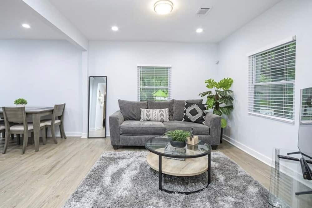 Photo of Livingroom in Browns Mill Park