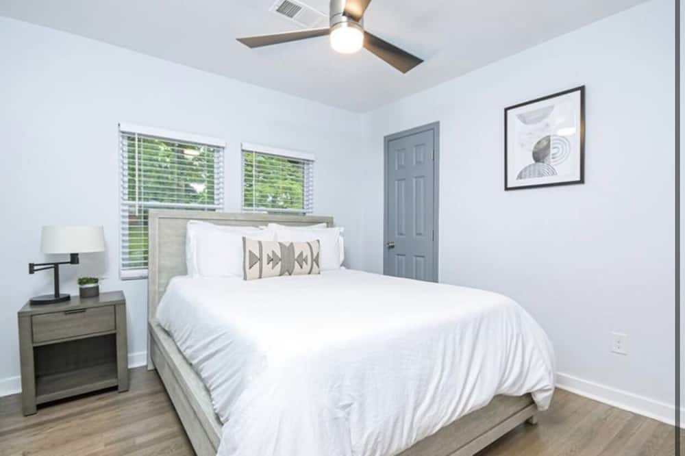 Photo of Bedroom in Browns Mill Park