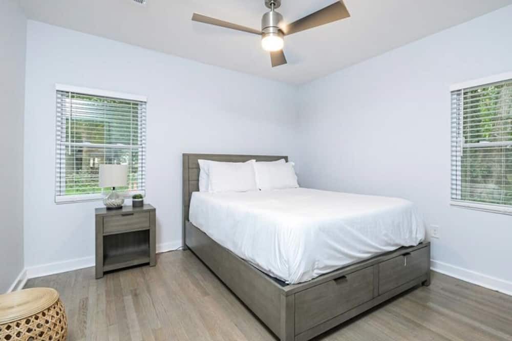 Photo of Bedroom in Browns Mill Park