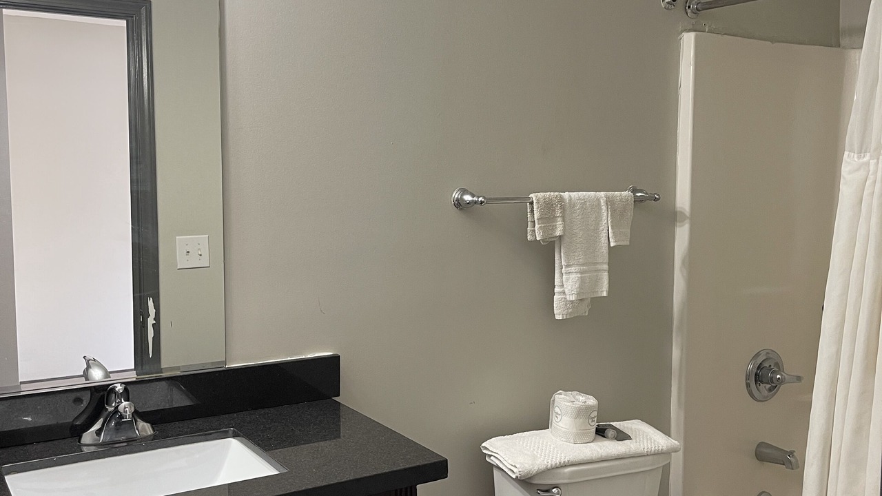 Photo of Bathroom in Barnesville