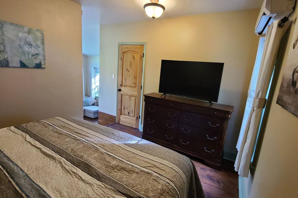 Photo of Bedroom in Pine Mountain Valley